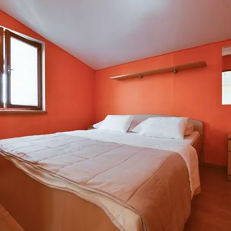 Pia Apartment *
