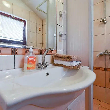 Apartament Pia *