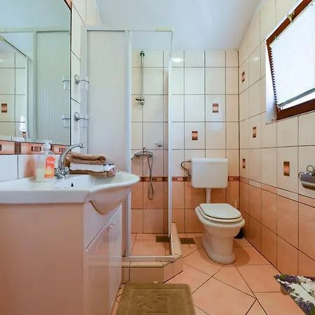 Apartment Pia *