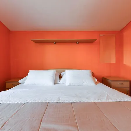 Apartament Pia *